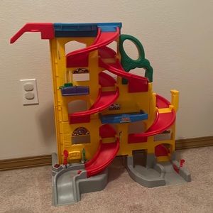 UNISEX Fischer price little peoples wheelie stand & play ramp